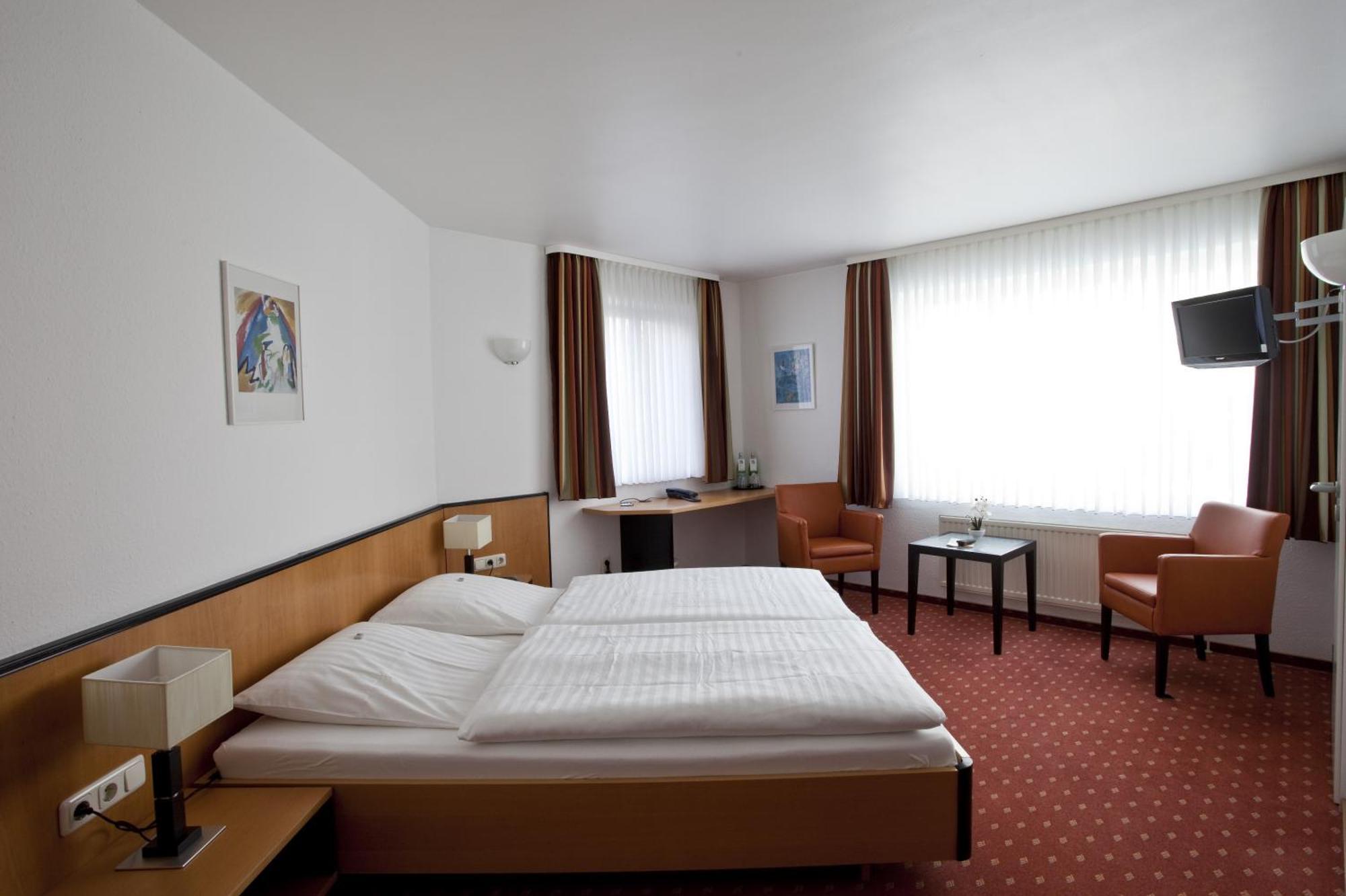 Hotel Am Braunen Hirsch Целле Экстерьер фото